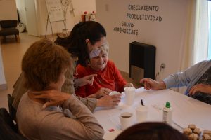 Agasajo a adultas mayores en el Centro “Recuerdos Compartidos”