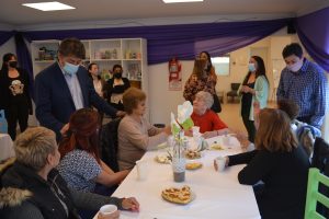 Agasajo a adultas mayores en el Centro “Recuerdos Compartidos”