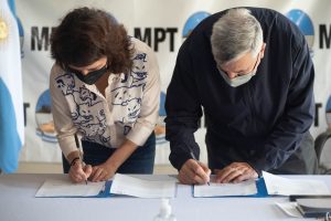 La Cementera de Pico Truncado firmó convenio de colaboración para fortalecer proyectos en la localidad
