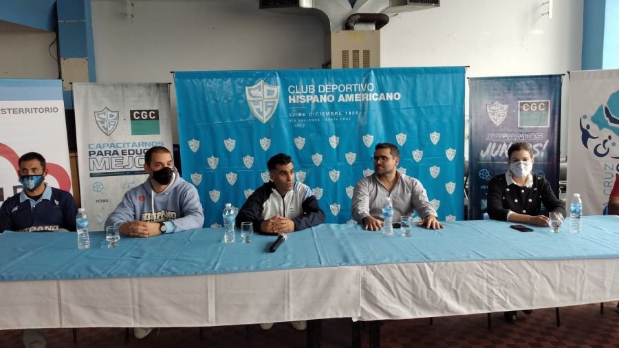 Andrés Fuentes presentó las jornadas de Capacitación "Bases para la preparación física en natación"