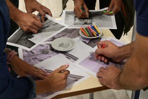 La Casa de Santa Cruz presentó la muestra fotográfica “La memoria que resuena en el silencio”