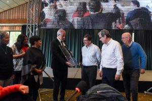 Anuncian mesas de trabajo para implementar más horas de clase en la escuela primaria