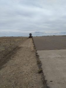 Vialidad Provincial trabaja en el mantenimiento del aeropuerto de Puerto Deseado