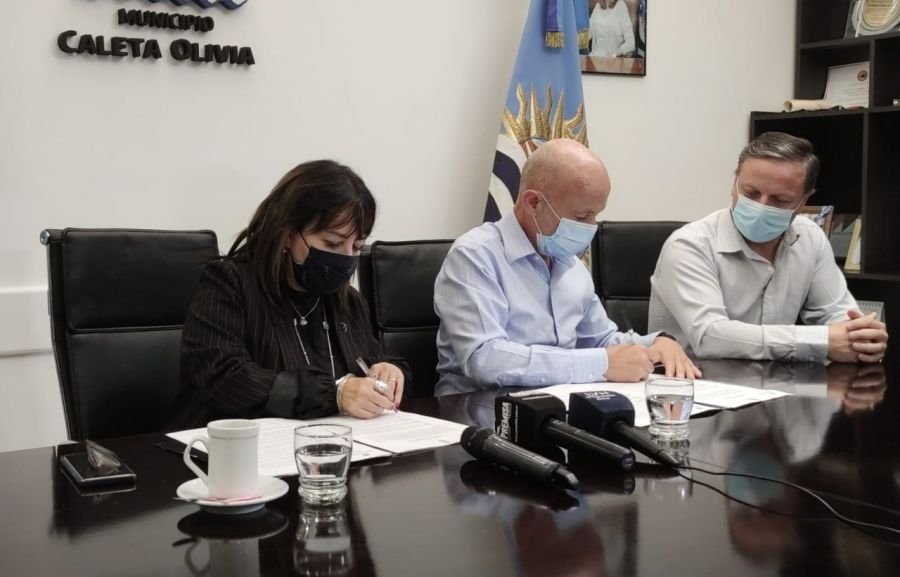 Educación firmó convenio de colaboración mutua con la Municipalidad de Caleta Olivia