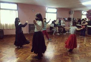 La Escuela Provincial de Danzas participará en el certamen de folklore de Río Grande