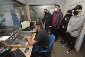 Estudiantes de la Unidad Académica Río Gallegos de la UNPA visitaron LU14 Radio Provincia