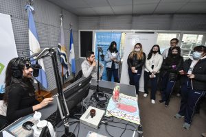 Estudiantes del Colegio Salesiano de Río Gallegos visitaron los estudios de Radio Provincia