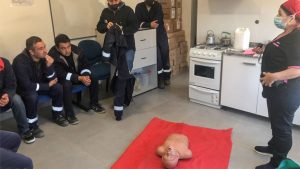 Brindaron capacitación de RCP y primeros auxilios a trabajadores y trabajadoras de la sucursal Caleta Olivia