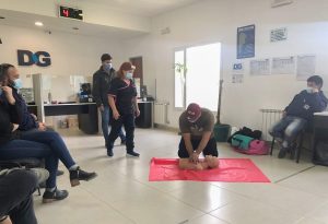 Brindaron capacitación de RCP y primeros auxilios a trabajadores y trabajadoras de la sucursal Caleta Olivia