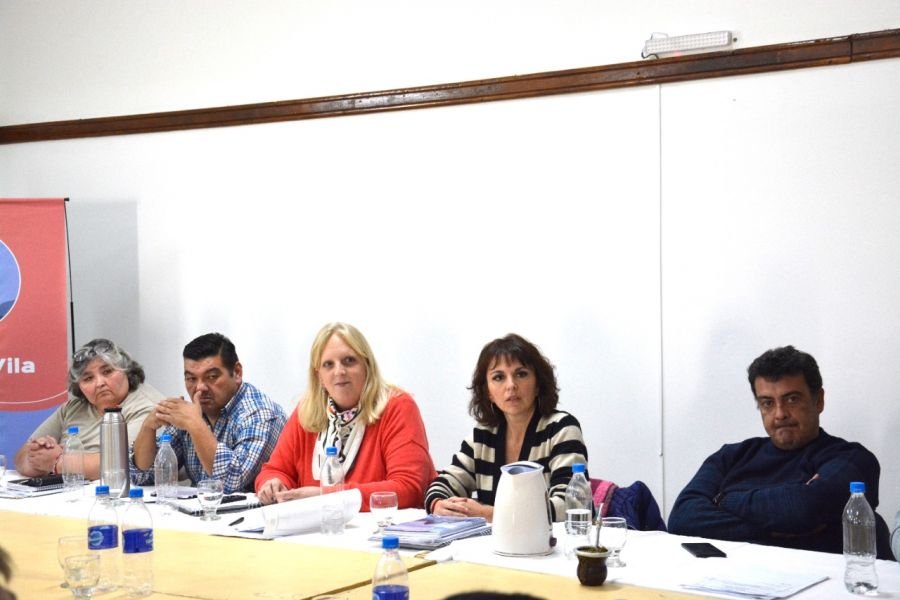 Avanzan en acciones para la diversificación del puerto de Deseado