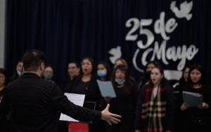 Autoridades de Educación acompañaron el acto por el 212º Aniversario de la Revolución de Mayo en la EPJA N°20