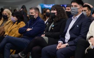 Autoridades de Educación acompañaron el acto por el 212º Aniversario de la Revolución de Mayo en la EPJA N°20