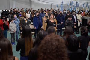 Autoridades de Educación acompañaron el acto por el 212º Aniversario de la Revolución de Mayo en la EPJA N°20